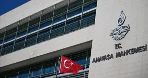 AYM, Kılıçdaroğlu’nun Davutoğlu’na söylediği ‘çapsız’ ve ‘ileri derecede geri zekalı’ sözlerini ifade özgürlüğü saydı