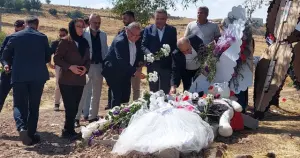 CHP heyeti, Narin’in mezarını ziyaret etti