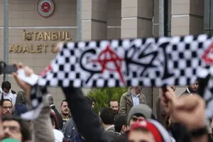 Gezi Parkı olaylarına ilişkin Çarşı taraftar grubu üyelerinin yargılandığı dava ertelendi
