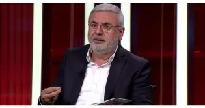 Mehmet Metiner: Yeni anayasa AK Parti'yi gözden düşürür