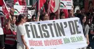 TİP'li öğrenciler, Ayşenur Ezgi Eygi'nin öldürülmesini İsrail'in İstanbul Başkonsolosluğu önünde protesto etti