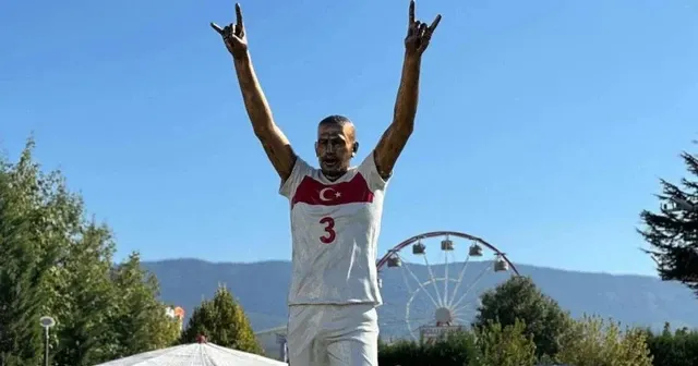 Bolu Belediyesi Merih Demiral'ın heykelini dikti