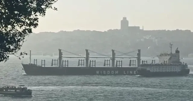 İstanbul Boğazı'nda iki yük gemisi çarpıştı