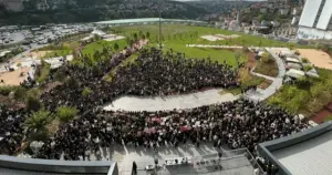Ayşenur Halil'in okul arkadaşlarından protesto