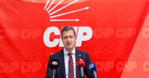 Deniz Yücel: "Siyasetin koyu gölgesi, Sinan Ateş’in naaşı üzerine çökmüştür"
