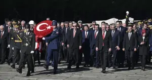 Erdoğan başkanlığındaki devlet erkanı Anıtkabir'i ziyaret etti