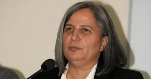 Gülten Kışanak: "Ben de el yükseltiyorum, Öcalan'ın sesini duyabiliriz"