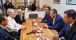 Özgür Özel, Açık Radyo’yu ziyaret etti
