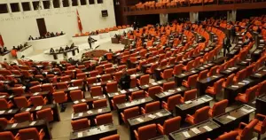 Siyasi partilerin ne kadar hazine yardımı alacağı belli oldu