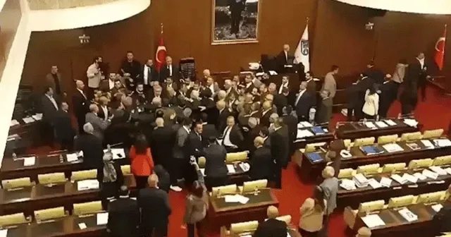 Ankara Büyükşehir Belediyesi Meclisi'nde 'konser' kavgası
