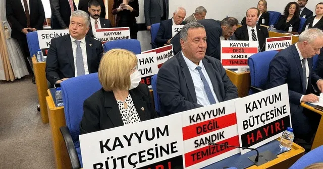 CHP ve DEM'li vekillerden Meclis'te kayyum protestosu
