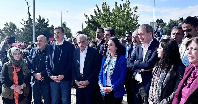 DEM Parti grubu Mardin'de: Kayyım darbesini geri püskürteceğiz