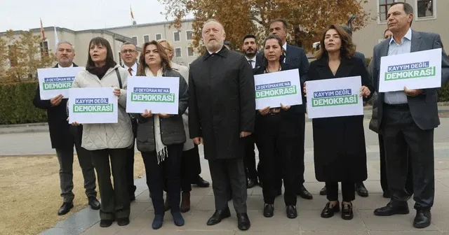 DEM Parti’den kayyıma karşı İçişleri Bakanlığı önünde eylem