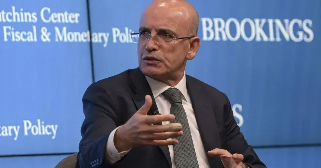 Savulun Mehmet Şimşek vergi topluyor