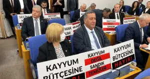 CHP ve DEM'li vekillerden Meclis'te kayyum protestosu
