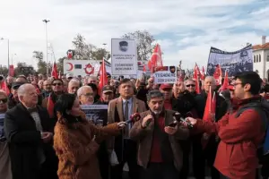 Emekli askerler teğmenlerin ihraç istemine tepki gösterdi