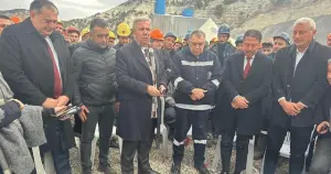 Mansur Yavaş, Çayırhan Termik Santrali'nde eylem yapan maden işçilerini ziyaret etti