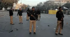 Pakistan'da okula yakın bombalı saldırıda 5'i öğrenci 7 kişi öldü