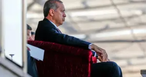 Üzüm üzüme bakarak kararıyor mu?