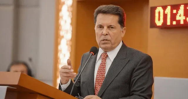 Ahmet Özer: Bir deli kuyuya taş attı, kırk akıllı çıkarmaya çalışıyoruz