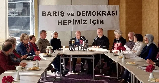 Bir grup aydın ve yazar Kürt sorunuyla ilgili adımlar acilen atılmalıdır çağrısında bulundu