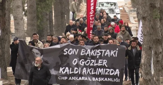 CHP Ankara İl Başkanlığı, Erdal Eren'i mezarı başında andı