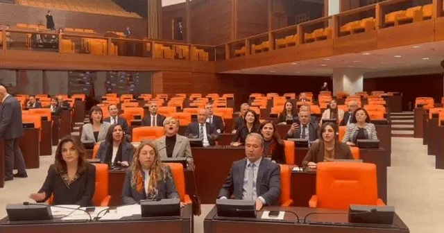 DEM Parti milletvekillerinden TBMM'de kayyım protestosu