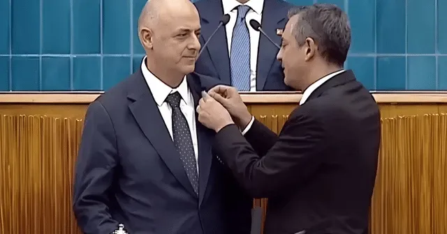 İYİ Parti’den istifa eden Ümit Özlale CHP'ye katıldı