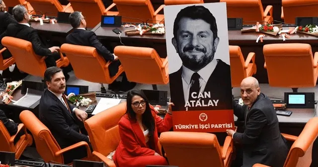 TİP Milletvekili Ahmet Şık, TBMM’de Can Atalay'ın mektubunu okudu