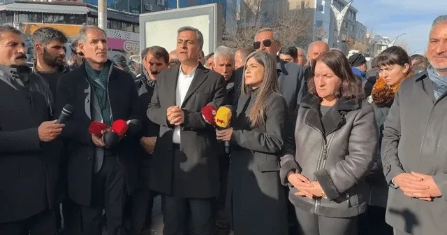 Van Büyükşehir Belediye Başkanı Zeydan: "Hükümetin, Türkiye halklarının iradesine çökmeye çalıştığına şahit olduk"