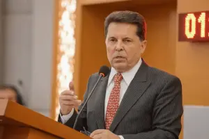 Ahmet Özer: Bir deli kuyuya taş attı, kırk akıllı çıkarmaya çalışıyoruz