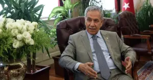 Bülent Arınç, Erdoğan’ı protesto edenlerin tutuklanmasını eleştirdi