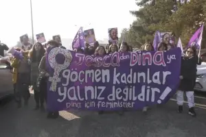 Dina İçin Feministler'den 'beraat' tepkisi: "Bu hukuksuz kararı istinafa taşıyacağız. Yıllar bile sürse bu yargılamayı takip edeceğiz"