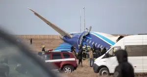 Kazakistan'da yolcu uçağı düştü: 28 kişi kurtarıldı 5 kişinin durumu ağır