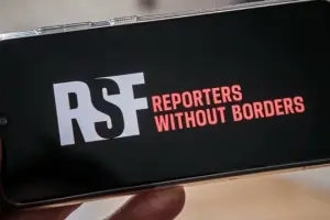 RSF'den çatışma bölgelerinde ekipman desteği: 2024'te 640'ı aşkın gazeteci ve 140 medya kuruluşuna destek