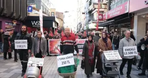 Saadet Partisi, yazar kasalı ekonomi protestosu yaptı