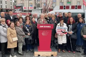 Sanatçı, yazar ve gazetecilerden CHP'nin Esenyurt nöbetine ziyaret: "Kayyıma rızamız yok, itirazımız var!"