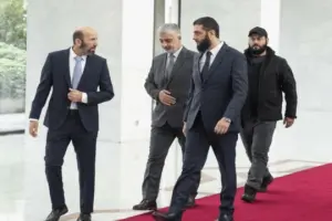 Suriye'nin Lübnan Büyükelçiliği, hizmetlerinin "ikinci bir emre kadar" askıya alındığını duyurdu