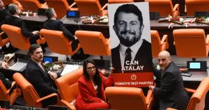 TİP Milletvekili Ahmet Şık, TBMM’de Can Atalay'ın mektubunu okudu