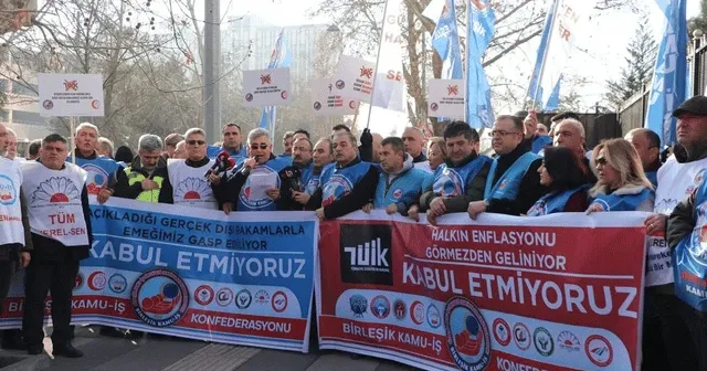 Birleşik Kamu-İş Konfederasyonu üyelerinden TÜİK önünde 'enflasyon' açıklaması
