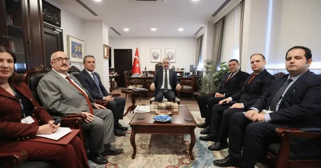 Dışişleri Bakan Yardımcısı Yılmaz, Alevi Vakıfları Federasyonu Genel Başkanı Doğan ile bir araya geldi