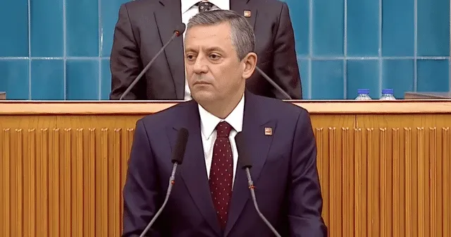 Özgür Özel yeniden kırmızı kart gösterdi: Beşiktaş'ı da konuşacağız, köprü ücretlerine yapılan zammı da