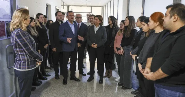 Özgür Özel'den Beşiktaş Belediyesi personeline moral ziyareti