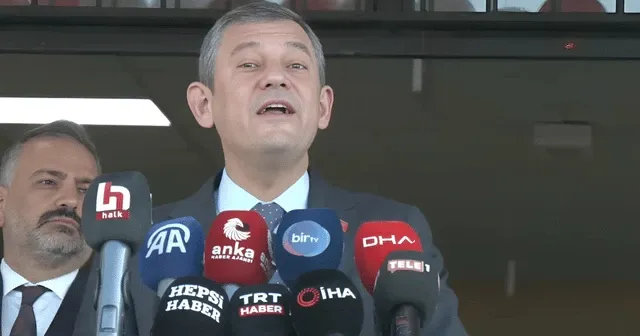 Özgür Özel'den gençlere çağrı: Enseyi karartmayın, valizleri zihninizde toplamayın
