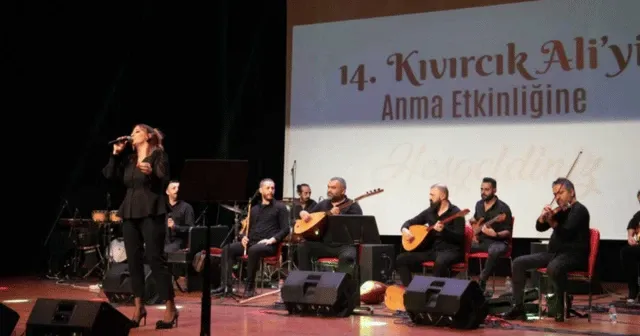 Sanatçı dostları Kıvırcık Ali’yi türküleriyle andı