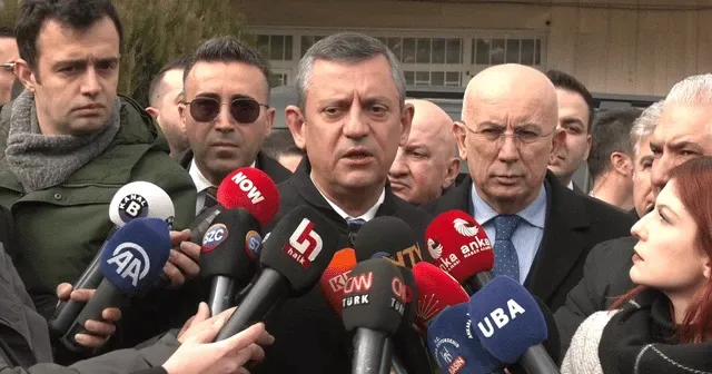 Uğur Mumcu, 32 yıl önce katledildiği evinin önünde düzenlenen törenle anıldı