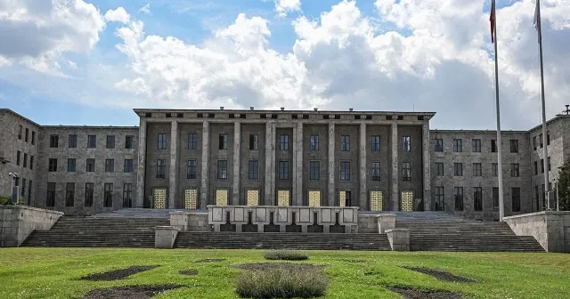 Yasamanın üstünlüğü üzerine (Ayrıcalık üzerine 5)