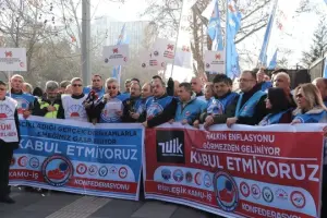 Birleşik Kamu-İş Konfederasyonu üyelerinden TÜİK önünde 'enflasyon' açıklaması