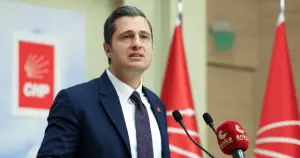 Deniz Yücel: "AKP, 31 Mart’ta seçmenin gösterdiği sarı kartı anlamamış"