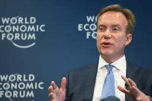 Dünya Ekonomik Forumu şefi Brende: Dünya düzenleri arasında sıkıştık